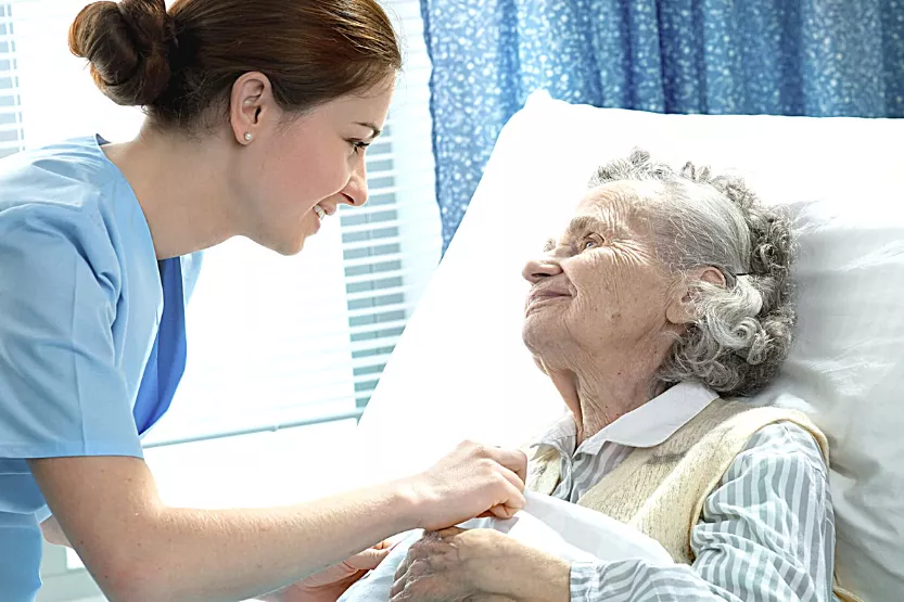 Подбор сиделки по уходу за больным на дому